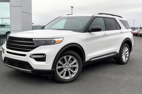 White SUV in a Facebook carousel ad